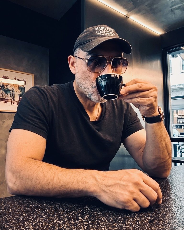 jorgerdelagala's tweet image. Este es mi mundo… #Cafe #Flatwhite