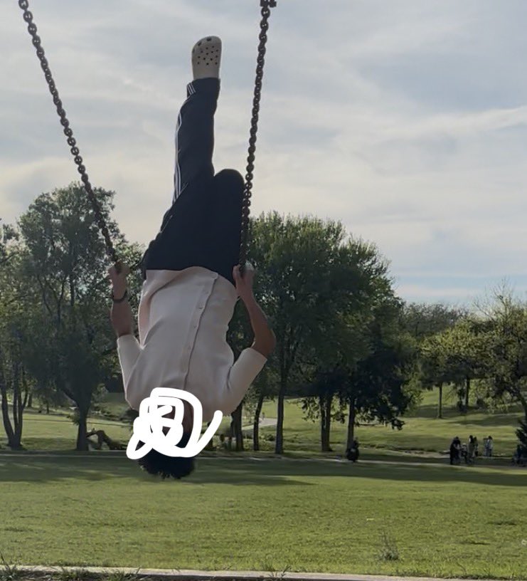 jay IS PRETTY SAD FOR A BOY SO IN LOVE🩷🎸 tweet media