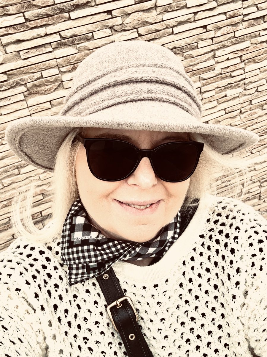 WallStGirl1's tweet photo. Happy Easter and I pray for this country and economy.  God Speed, BAE #iranWar https://t.co/ICnH6Q2746