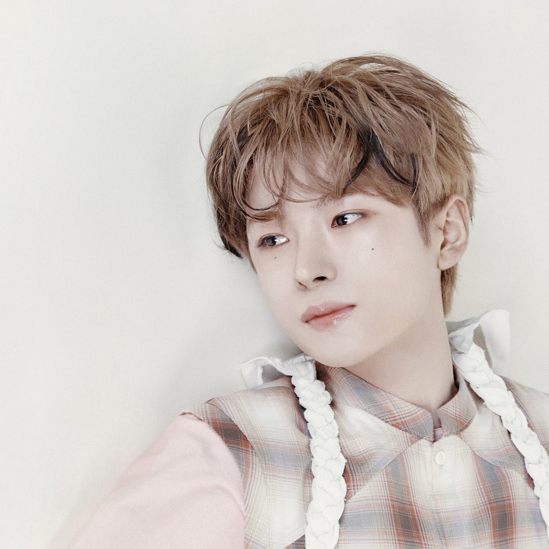 daenglvsyu's tweet photo. when both daeyoung and jaehee likes yushi, so they both compete over him #imthinking https://t.co/rDgLYNlf2Z