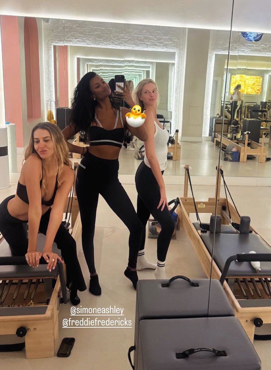 Simone Ashley Brasil tweet media