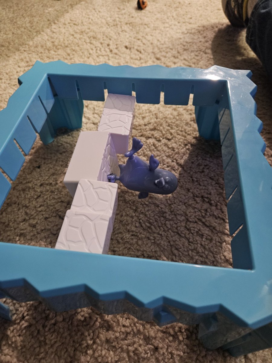 My 4yo left me with this in dont break the ice. 😐😐