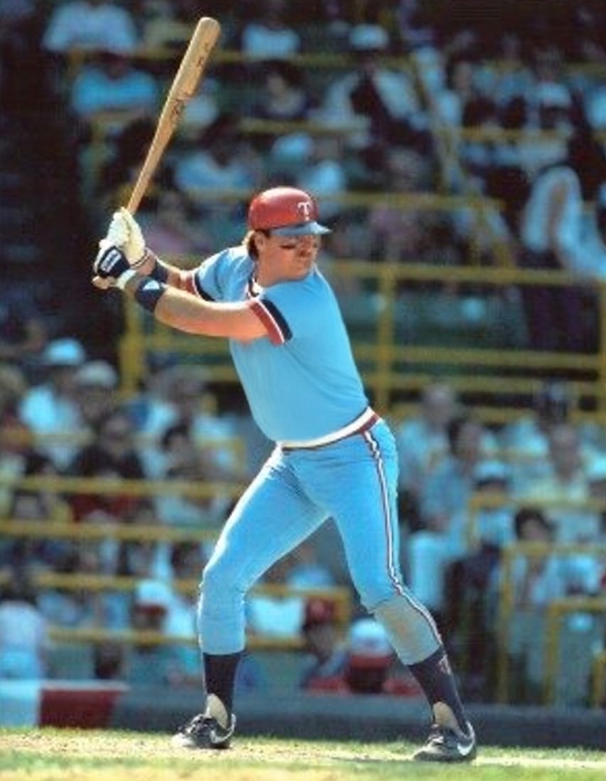 FB_Helmet_Guy tweet media