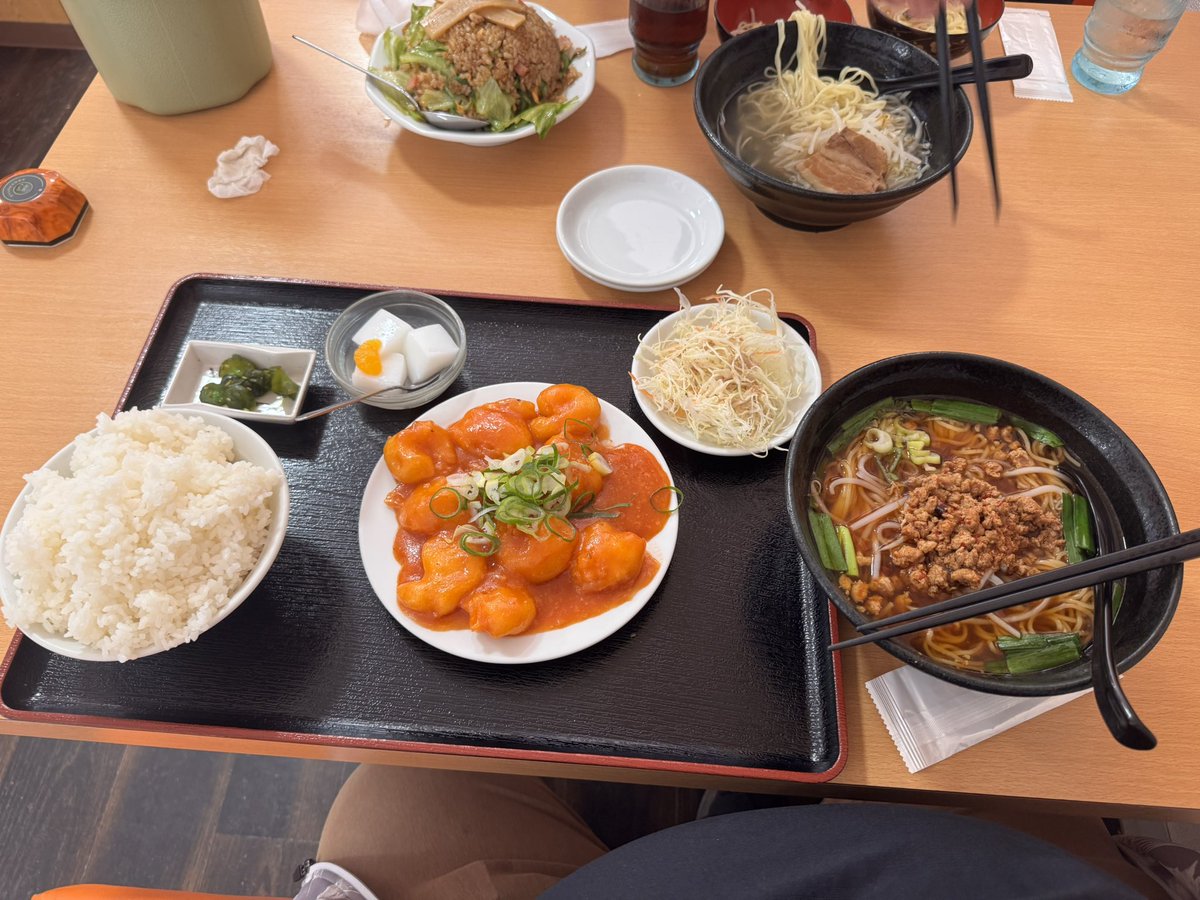 #アンナミラクル
田舎にある台湾系中華料理（チェーン？）
エビチリ定食1200円弱に、200円でスープがラーメンにチェンジできる。
腹一杯になりましたわー