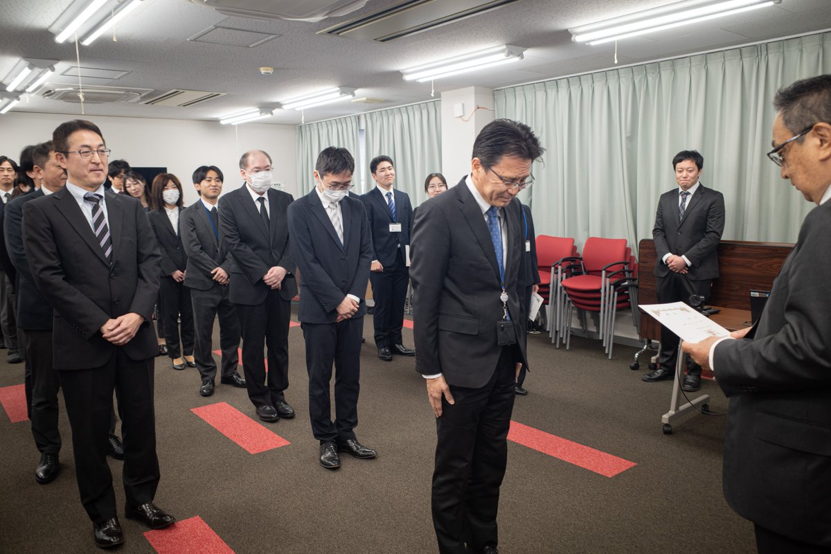 nakanoaisystem's tweet photo. 入社式｜2026年4月🌸入社式と辞令交付式が行われ、それぞれが新たなスタートを切りました。
今年度、新たに加わった仲間は5名！
これからの活躍が楽しみです！ https://t.co/ImGN2m8yZI