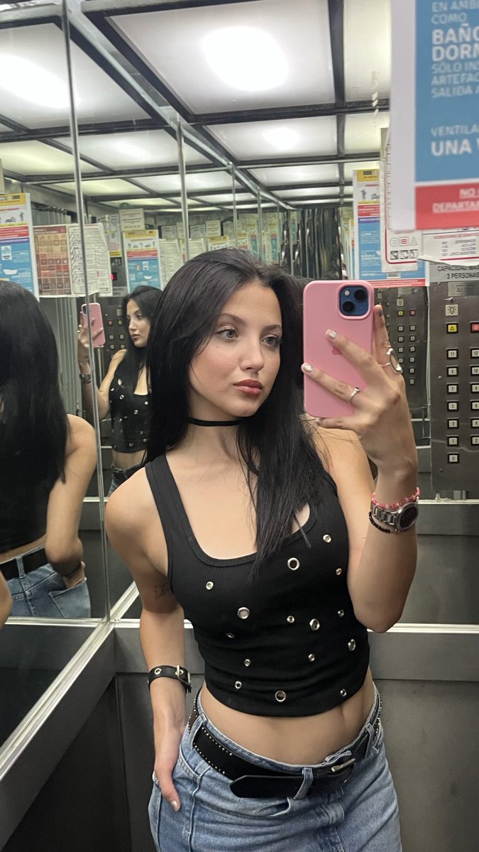 millieelan4's tweet photo. i just know i’d be a distraction in your life https://t.co/RyVlIlagVN
