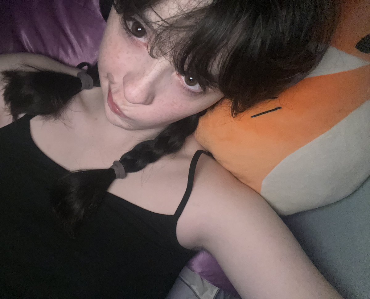 *+°Olive°+* tweet media