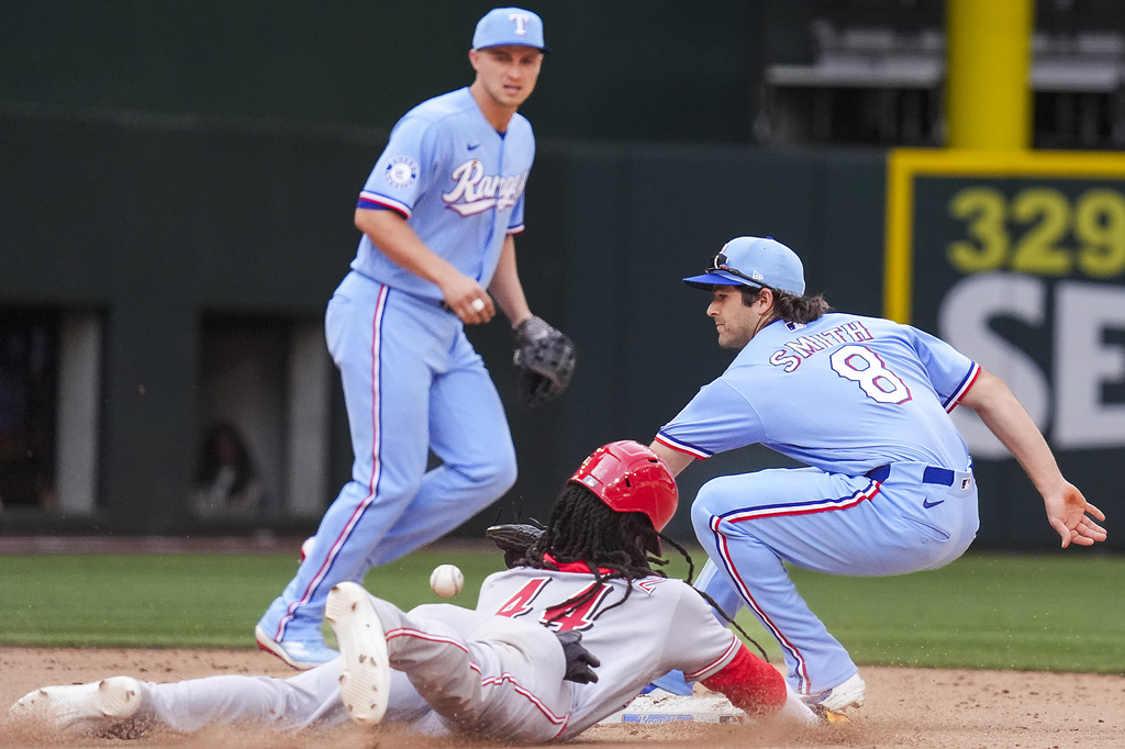 Top down, Sunday blues on: See photos from the Rangers' series finale ...