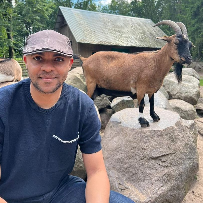 Mark Essien is from Akwa Ibom.  

He founded Hotels.ng, one of Nigeria's most successful homegrown technology companies. 

Hotels.ng became the leading hotel booking platform in Nigeria, connecting thousands of hotels with millions of travellers long