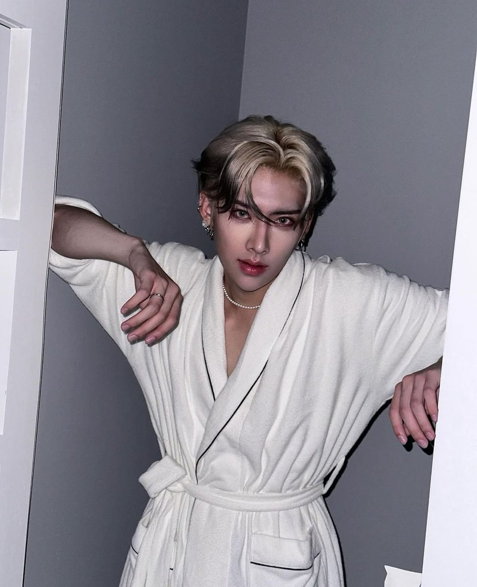 rosie .𖥔 ݁ ˖ SAW TWICE!!!!! tweet media