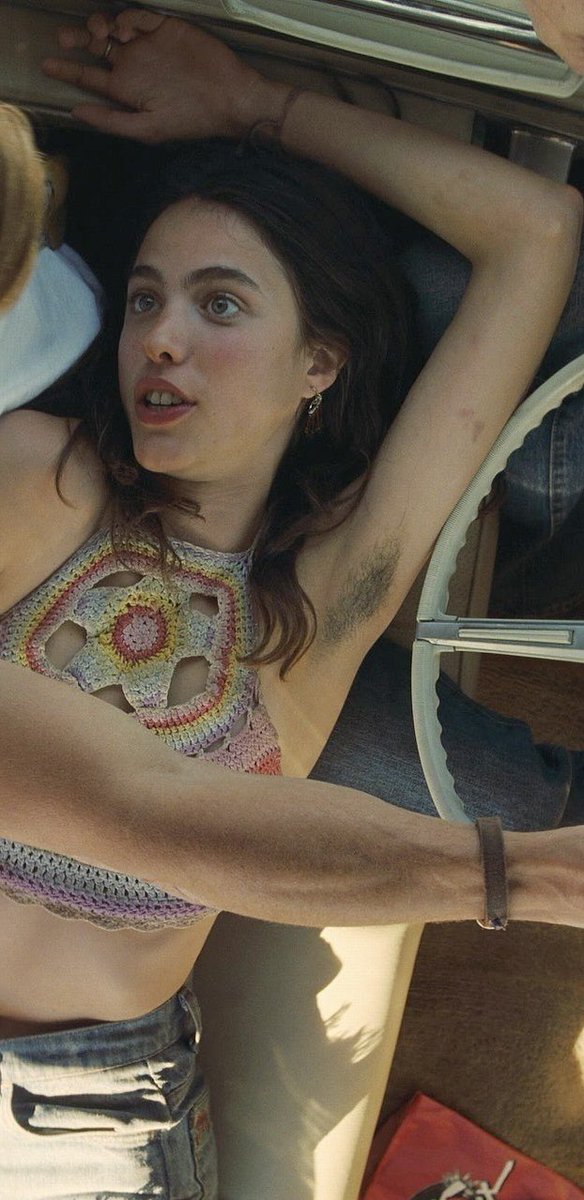 Pop effect tweet media