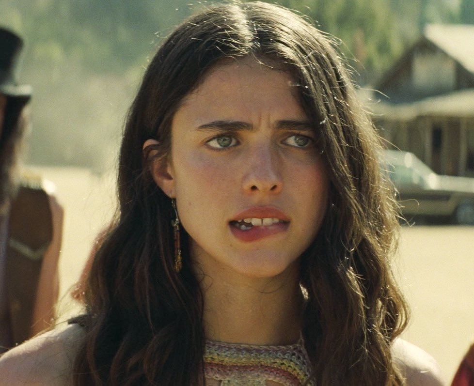 Pop effect tweet media