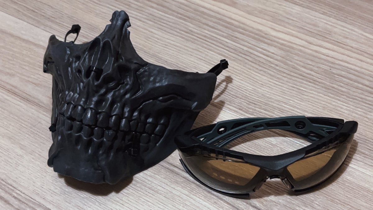 GunnerMarku's tweet image. ボレーのゴーグルにライラクスの骸骨をアタッチ出来るようにカスタム。

#サバゲー
#laylax