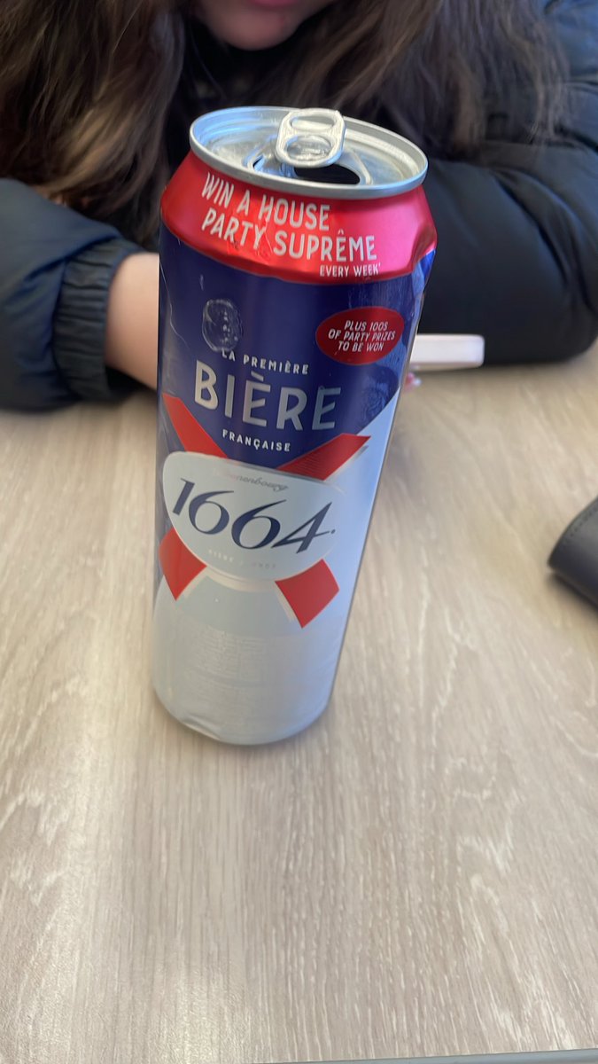 Well well where do I start, Leeds United what a mental team  amazing day yesterday. Top it off got back to Paddington and all trains cancelled to Swansea so had to stay up here. Now on train home. We go again <a href="/FBAwayDays/">Football Away Days</a> #lufc #alaw #mot