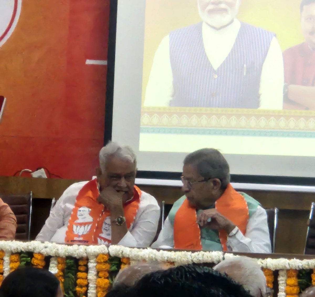 अवधेश पाकड़🇮🇳 tweet media