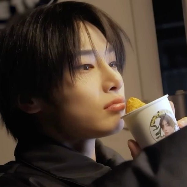 brwoninie's tweet photo. ☆ loml  ;  mini au jeongho

jgn no es alguien que se fije mucho en sus clientes… hasta que, una tarde de otoño, sus ojos se encuentran con los de mnh.

parece estar siempre ahí.
y jgn… empieza a sentirse raro cuando no lo está. https://t.co/TLXPM6BB2f