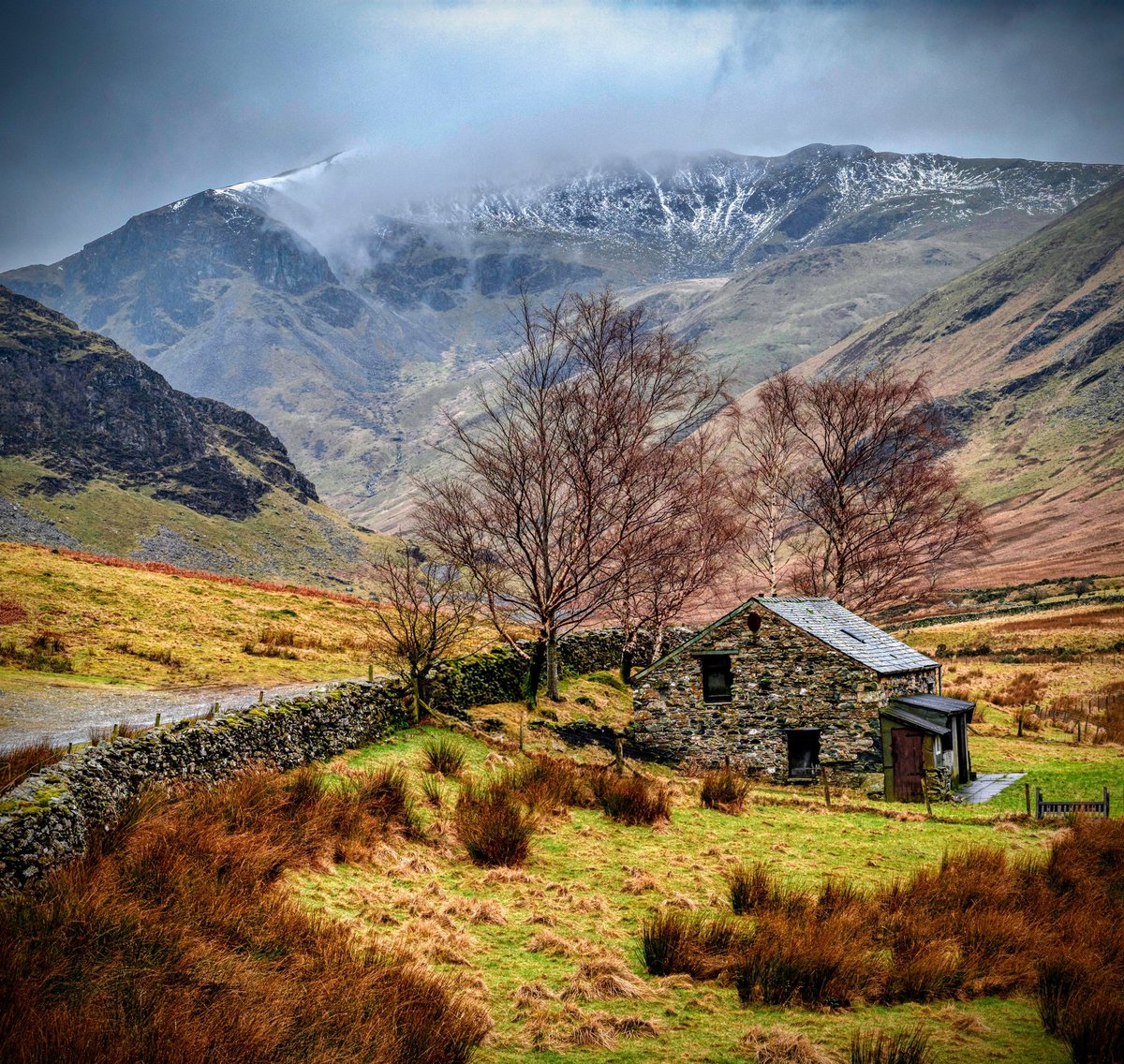 lakesrhino's tweet image. Morning everyone I hope you are well. Cloud lingering along Newlands Valley with Dale Head as the backdrop. Have a great day.

#LakeDistrict