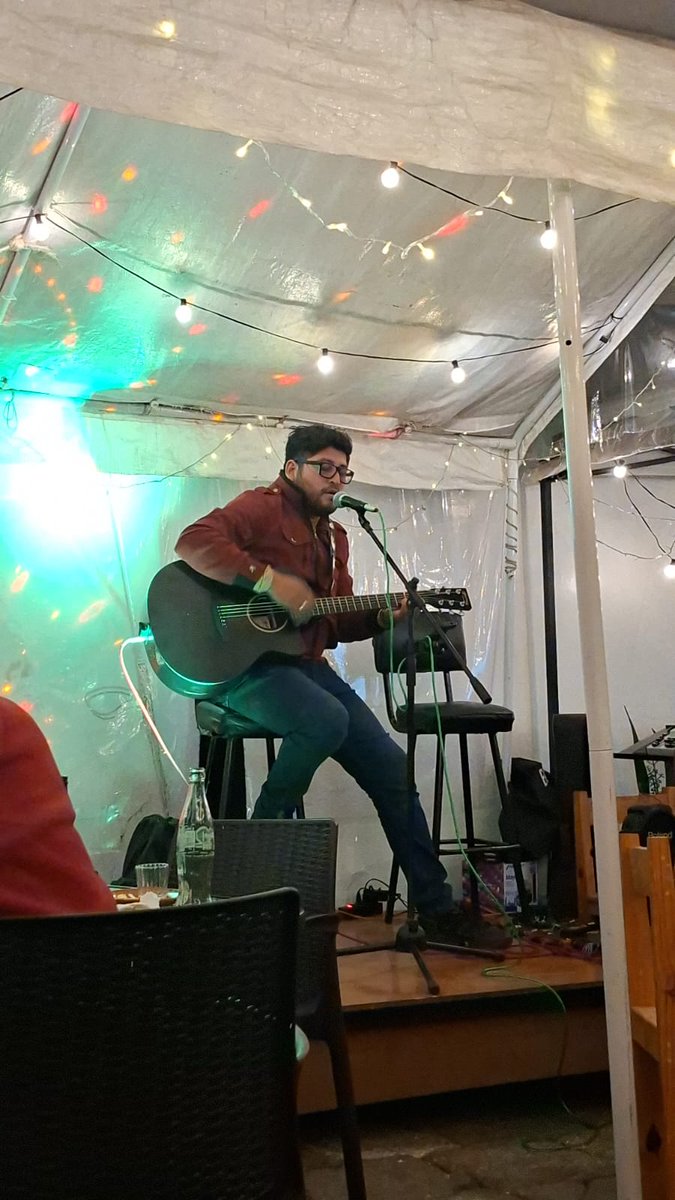 85Funker's tweet photo. Gracias a Agave por la oportunidad de tocar algo, gracias a @EvanRockAcústico por permitirme usar su escenario y sus herramientas de trabajo; y gracias tambien a la pareja que grabó y me compartió el video.

Gracias a todos. Y gracias  Zacatlán. 

#proyectoacústico #LetrasPropias https://t.co/QL6dU2omRX