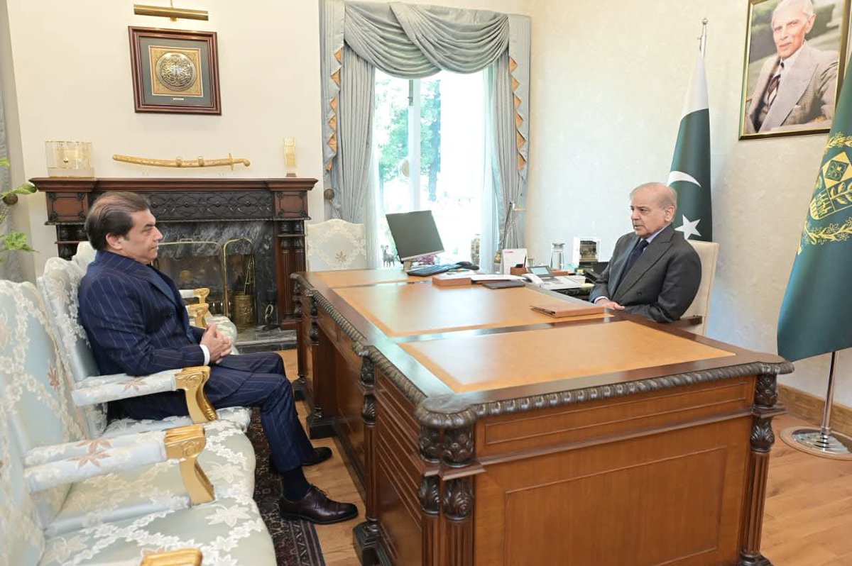 basit3637's tweet photo. Islamabad: Minister for Railways Hanif Abbasi calls on Prime Minister Muhammad Shehbaz Sharif.
Mian Shehbaz Sharif Muhammad Hanif Abbasi 
@pmln_org
@KhurramBhatti01
#socialmediateam #PMLN #Distt  #Jacobabad 
#سوشل_میڈیا_ٹیم_مسلم_لیگ_ن_ضلع_جیکب_آباد_سندھ https://t.co/bk0OMKi1rQ
