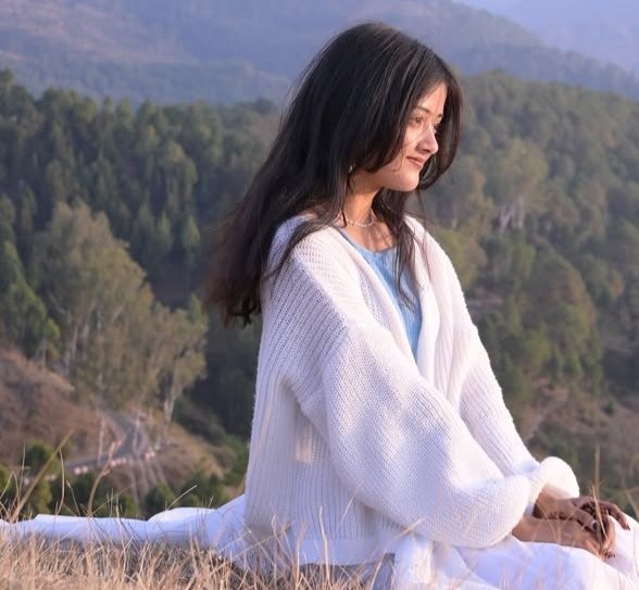 Divya72709095's tweet photo. धड़कन संभालूं या सांस काबू में करूं 
तुझे नजरभर देखने में आफत बहुत है 

❤️❤️ https://t.co/Nm1dNxXpqc