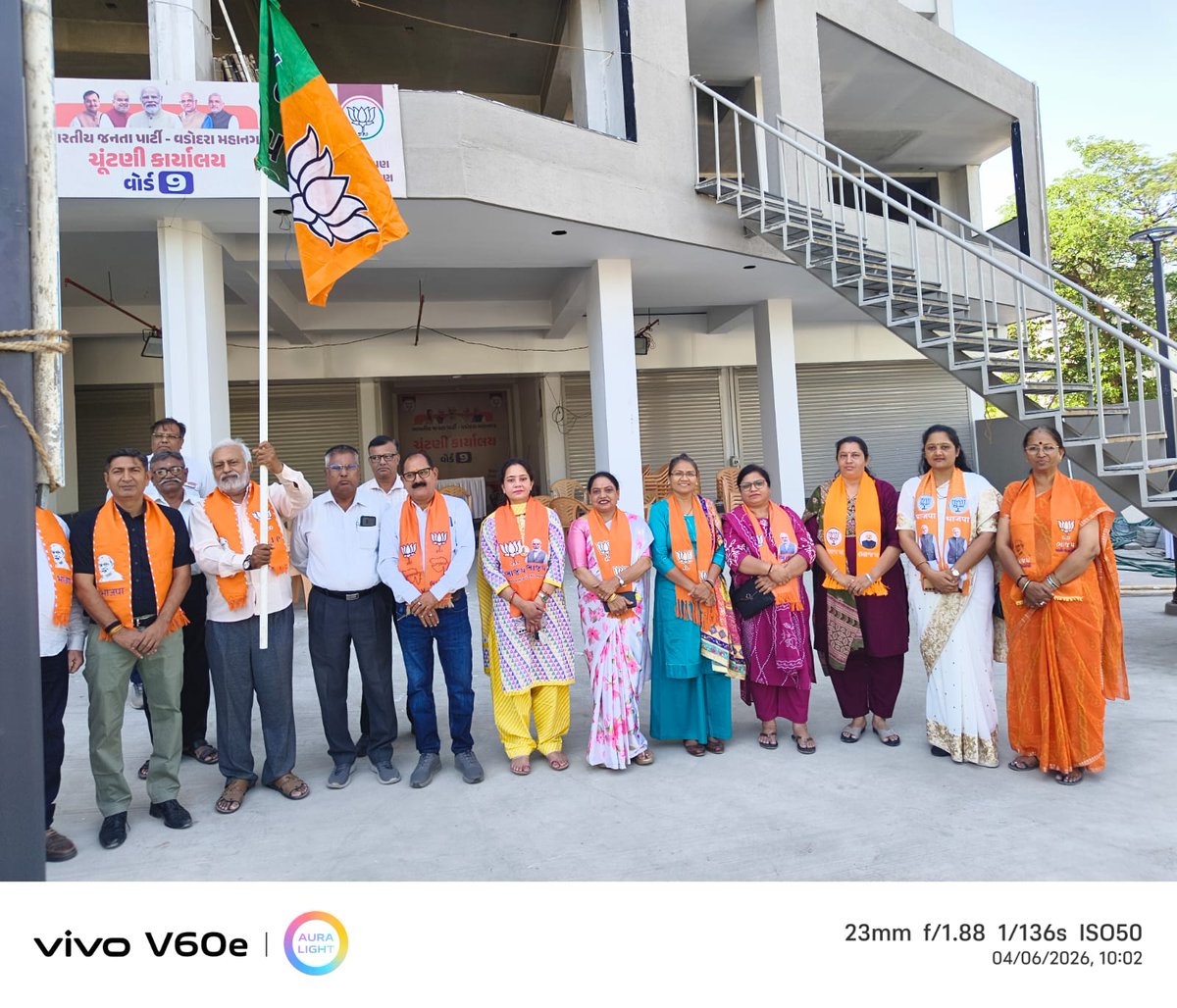 umisha_vasava's tweet photo. વિશ્વની સૌથી મોટી રાજકીય પાર્ટી ભારતીય જનતા પાર્ટીએ સત્તાને સેવાનું માધ્યમ બનાવ્યું છે ત્યારે આજે સ્થાપના દિવસ પર વોર્ડ નં -9 ચૂંટણી કાર્યાલય ખાતે કાર્યકર્તાશ્રીઓ સાથે પાર્ટીનો ધ્વજ લહેરાવીને ઉજવણી કરી.
સૌ કર્મઠ કાર્યકર્તાશ્રીઓને પાર્ટીના સ્થાપના દિવસની ખુબ ખુબ શુભકામનાઓ https://t.co/UPOolsrFnK
