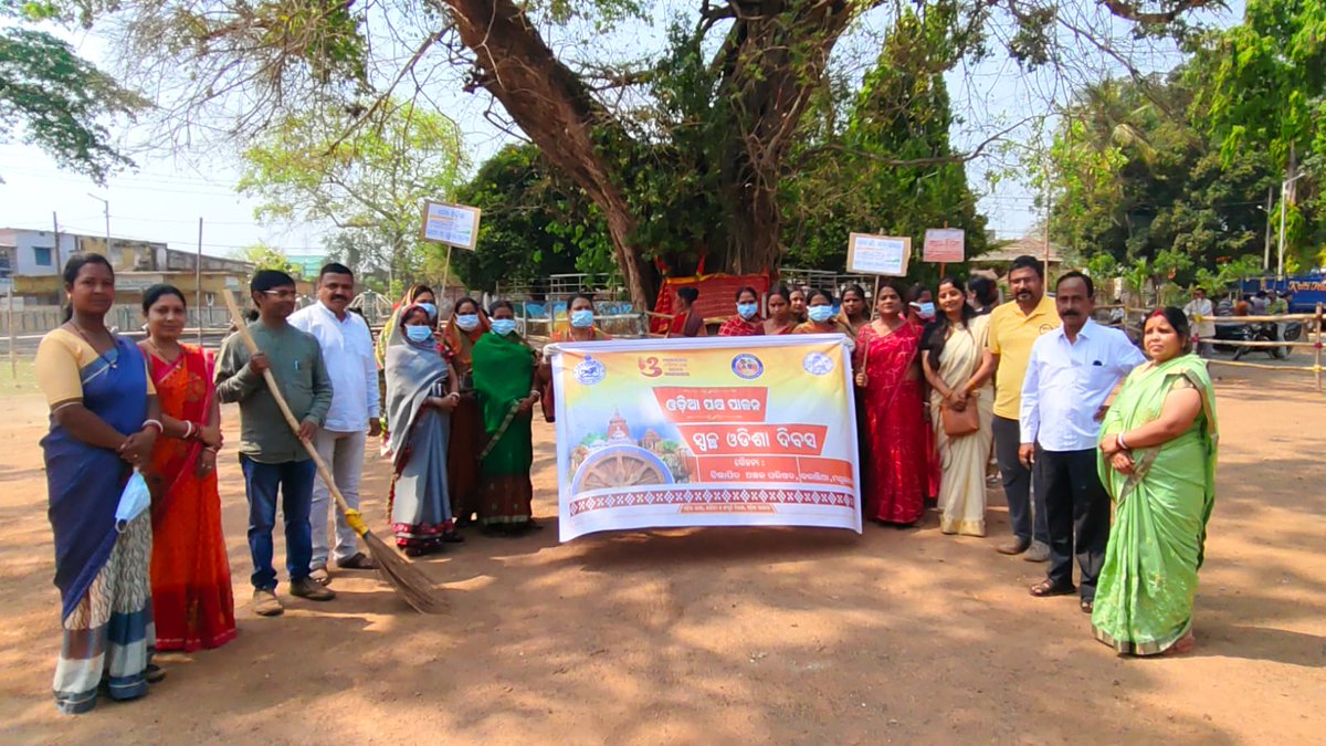NACKaranjia's tweet photo. On Occasions of "Odia Pakhya under swachhata divas" Swachhata Program organized Small rally ,different public Place &amp; Temple area with  Vice-Chairperson ,counciler, all office staff, Swachha Sathi and sanitation Worker. with Regards Karanjia NAC
@CMO_Odisha 
@HUDDeptOdisha https://t.co/CB4muqNteF