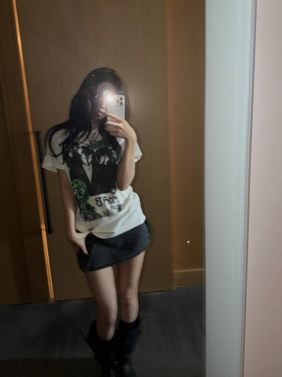 just yujin’s selca tweet media