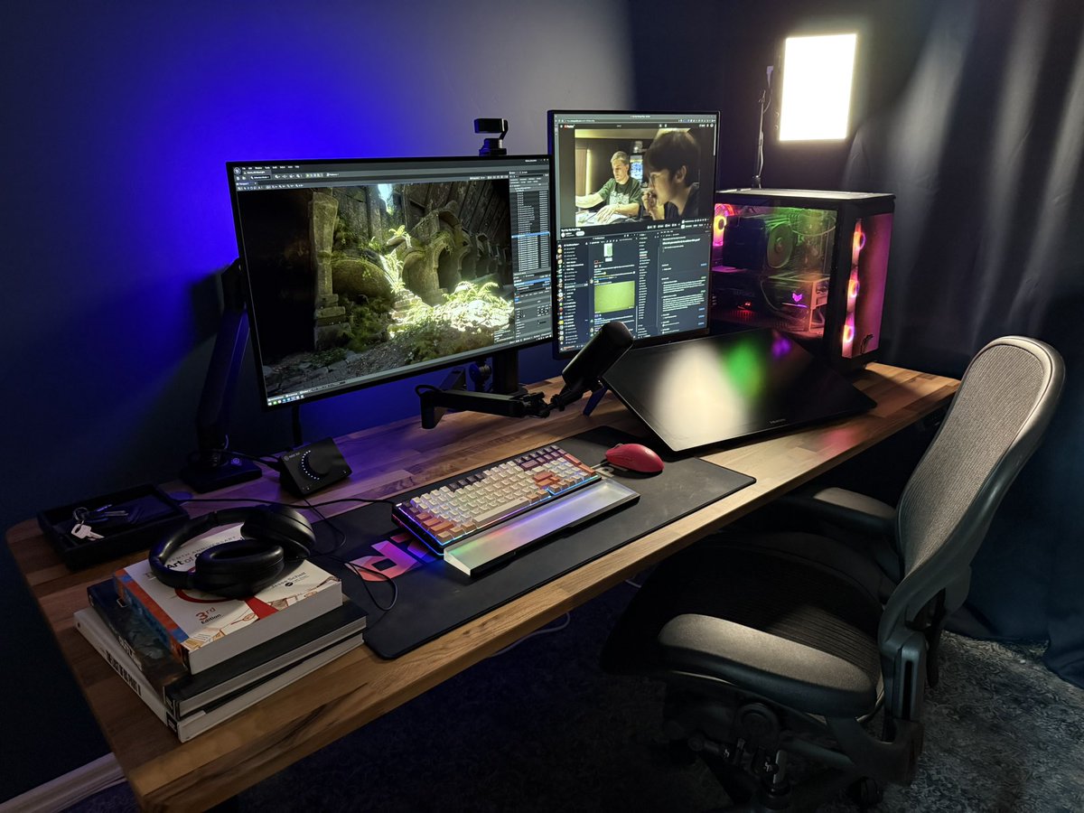 Dinusty's tweet image. #artists ! Show me your working area! Just got my new one setup and I want to see your setups! Doesn’t have to be digital! 

Show me where you are creative!