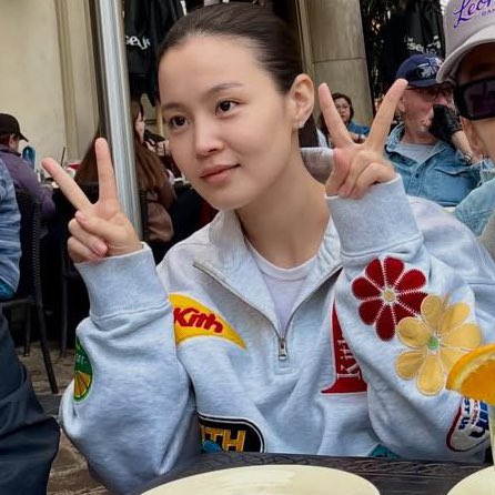 shes still not active on social media but at least we're getting updates from her bf now 🥲
