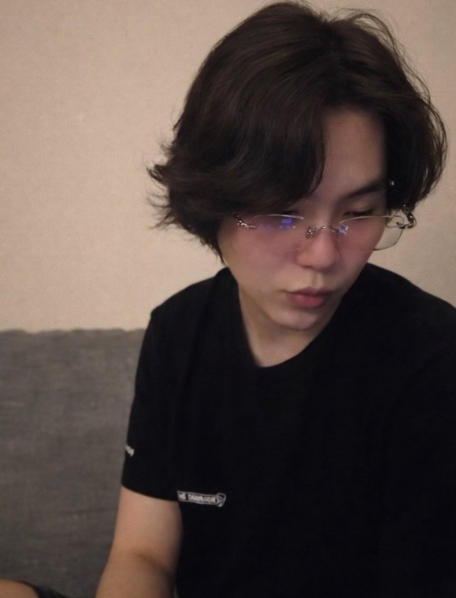 pout yoongi daily ♡ tweet media