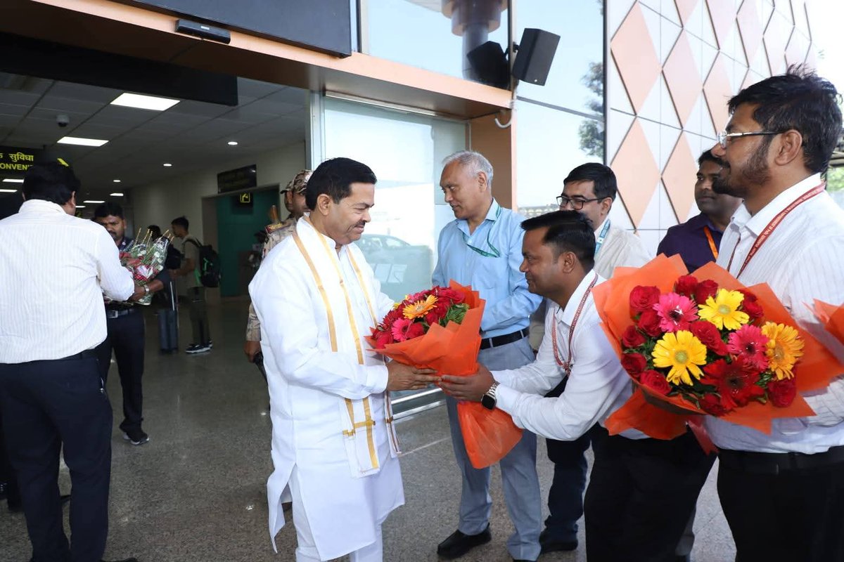 blvermaup's tweet image. गोरखपुर एयरपोर्ट पहुंचने पर आत्मीय स्वागत हुआ।

भारतीय खाद्य निगम, केंद्रीय भंडारण निगम और एलिम्को के अधिकारी उपस्थित रहे।
#ALIMCO #CWC #fci