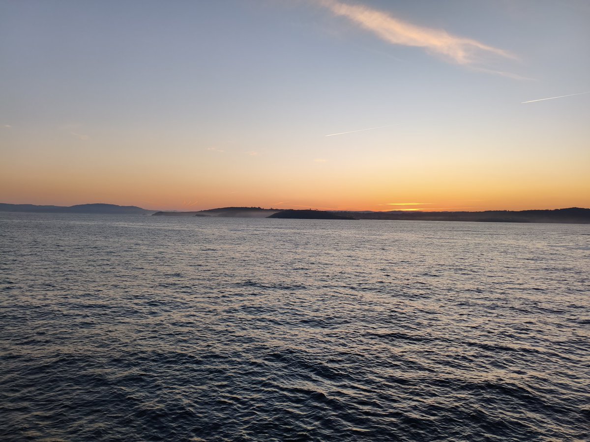 Hoy arrancamos así, como no ir contento a trabajar...
Cc <a href="/lescobartr/">Luis Escobar</a> y <a href="/Lucia11_2/">Lucía</a>