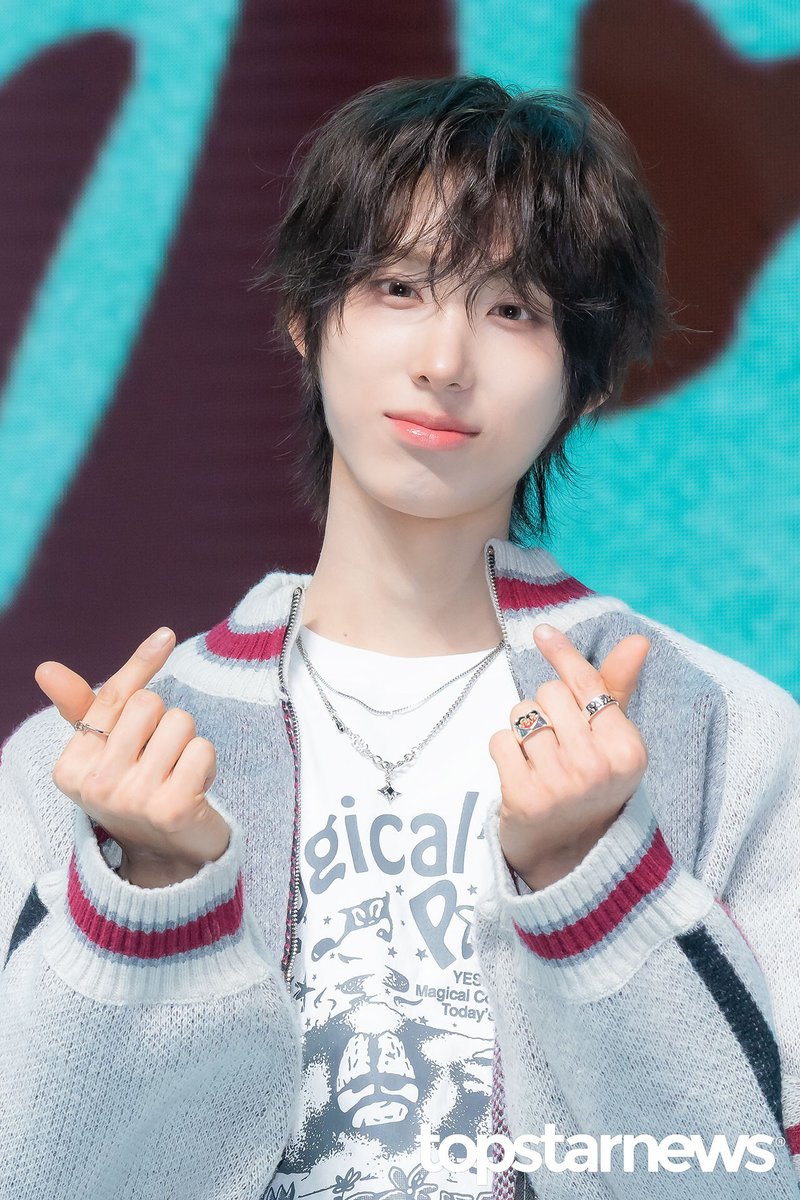 Juwang stated, "Many people have become fans of Kickflip through variety shows, and I hope they recognize that we are a group that excels at our main profession and is strong in performance and live singing."

Juwang 🥹