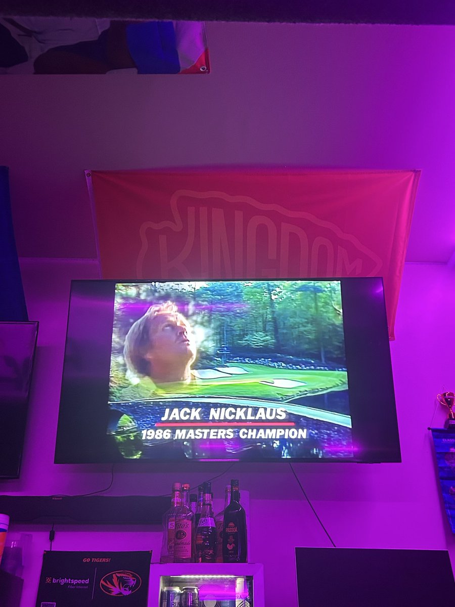 k_wippincock06's tweet photo. Full Masters Sunday broadcast from 1986? Yup! Nicklaus 6th jacket, YUP!

Nonetheless, we’ve made it, let’s have a week! #bringbackbellbottoms https://t.co/yiS3HNTsyr