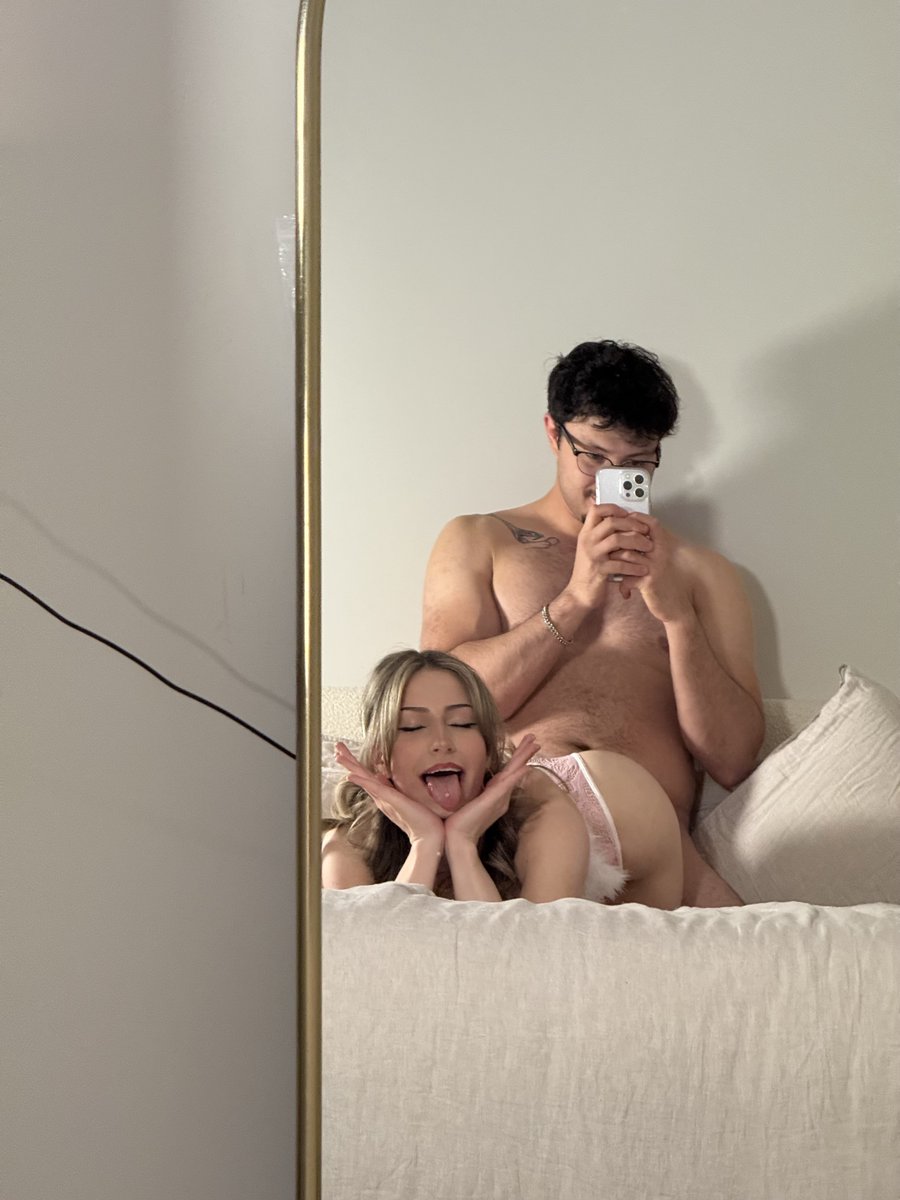 chloe 🦦 tweet media