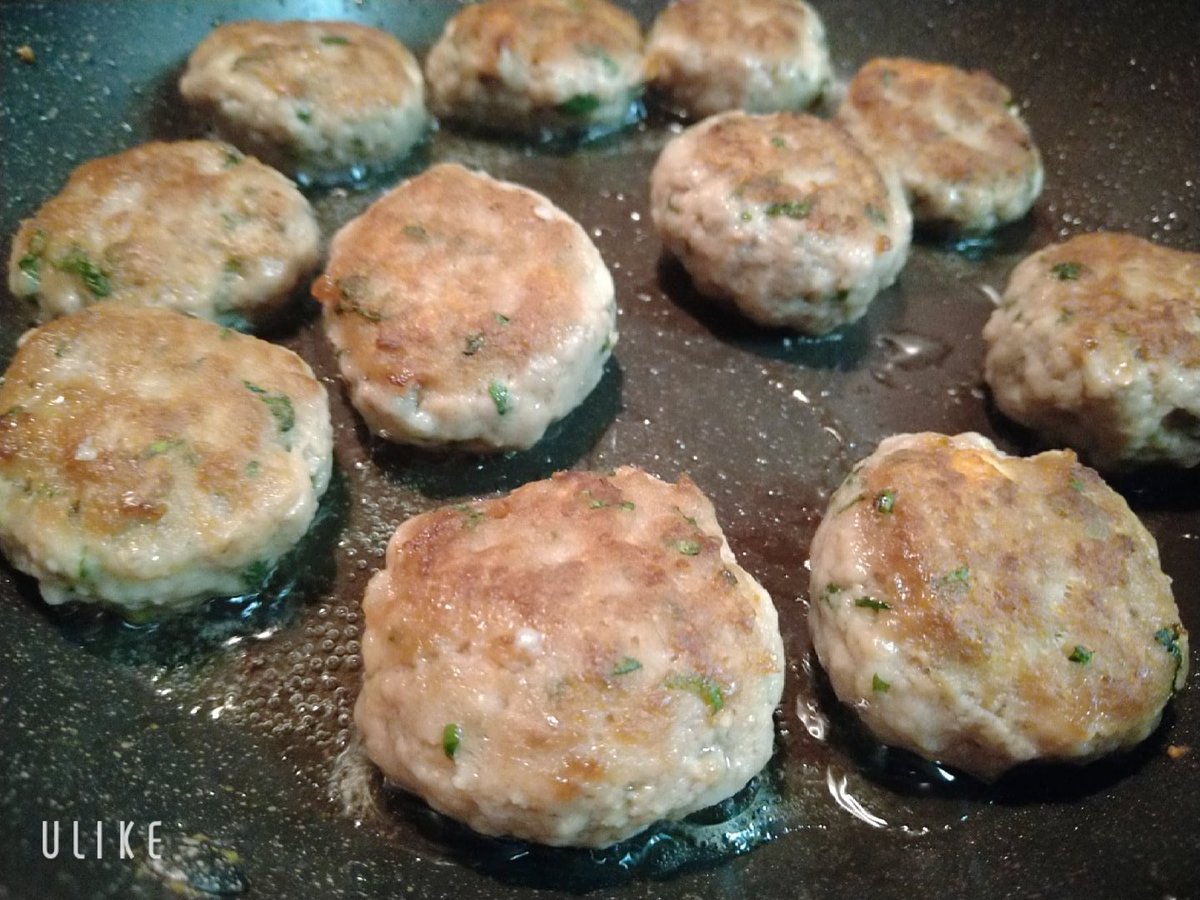 この前のお花見の時、時間なくて作れなかった甘酢団子作ってくよ