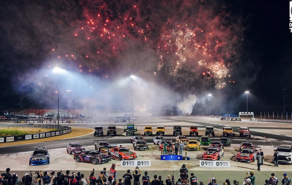 Ueno_Takahiro's tweet image. D1 THAILAND
無事終了‼️

日本とはまた一味違う作り込み！

エントラントやチームも

そして映像、演出、全てにおいてこだわりと、更にイベントを良くしようとしているのが伝わってくる素晴らしい大会です👍

いろんなドラマがうまれます。

次戦も楽しみだ😊

#d1
#drift
#d1THAILAND