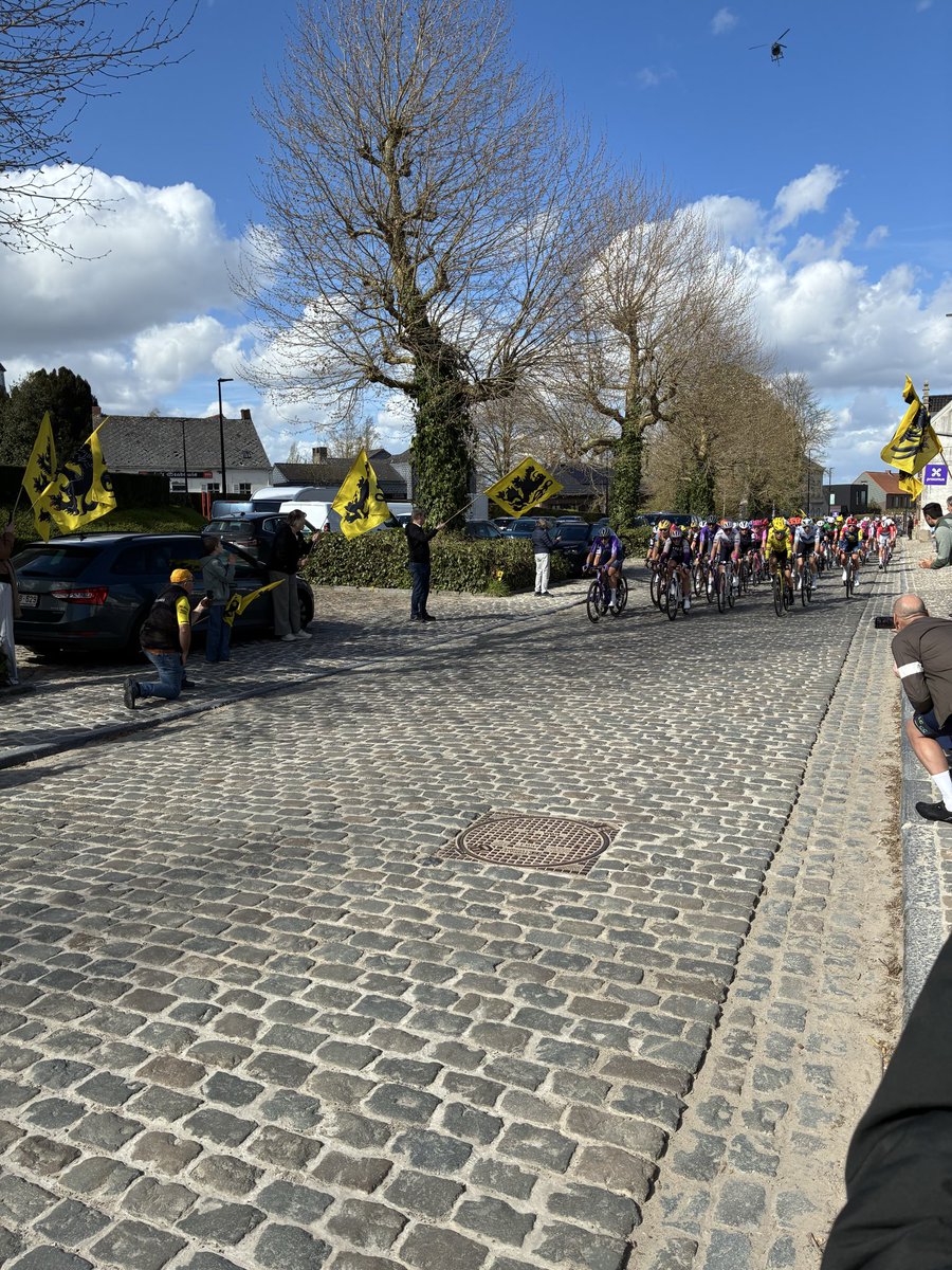 Gisteren met <a href="/spits_j/">Reijnder Jan Spits</a> de magie van de <a href="/RondeVlaanderen/">Ronde van Vlaanderen</a> mogen meemaken. #RVV #rondevanvlaanderen