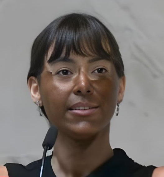 "이러면 이제 제가 흑인인가요?"

1. 브라질의 여성 정치인 '파비아나 보우소나루(Fabiana Bolsonaro)'가 의회 연단에서 연설하던 중, 얼굴에 검은 파운데이션을 칠하며 외쳤음

2. "화장이 인종을 바꾸지 못하듯, 성전환 수술이나 치장도 성별을 바꿀 수 없다"

3. 이는 트랜스젠더 여성인 '에리카