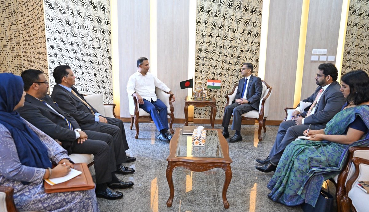 bdbnp78's tweet image. Indian High Commissioner to Bangladesh, Pranay Verma, paid a courtesy call on BNP Chairman and Hon’ble Prime Minister Tarique Rahman today at the Prime Minister’s Office in Bangladesh Secretariat.

@ihcdhaka

#PM #TariqueRahman #BNP
#Bangladesh #India #Diplomacy