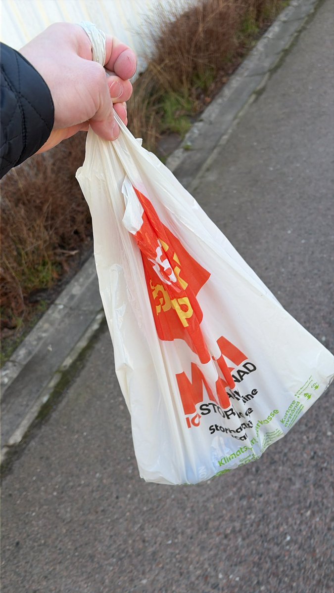 Larssonlarsa tweet media
