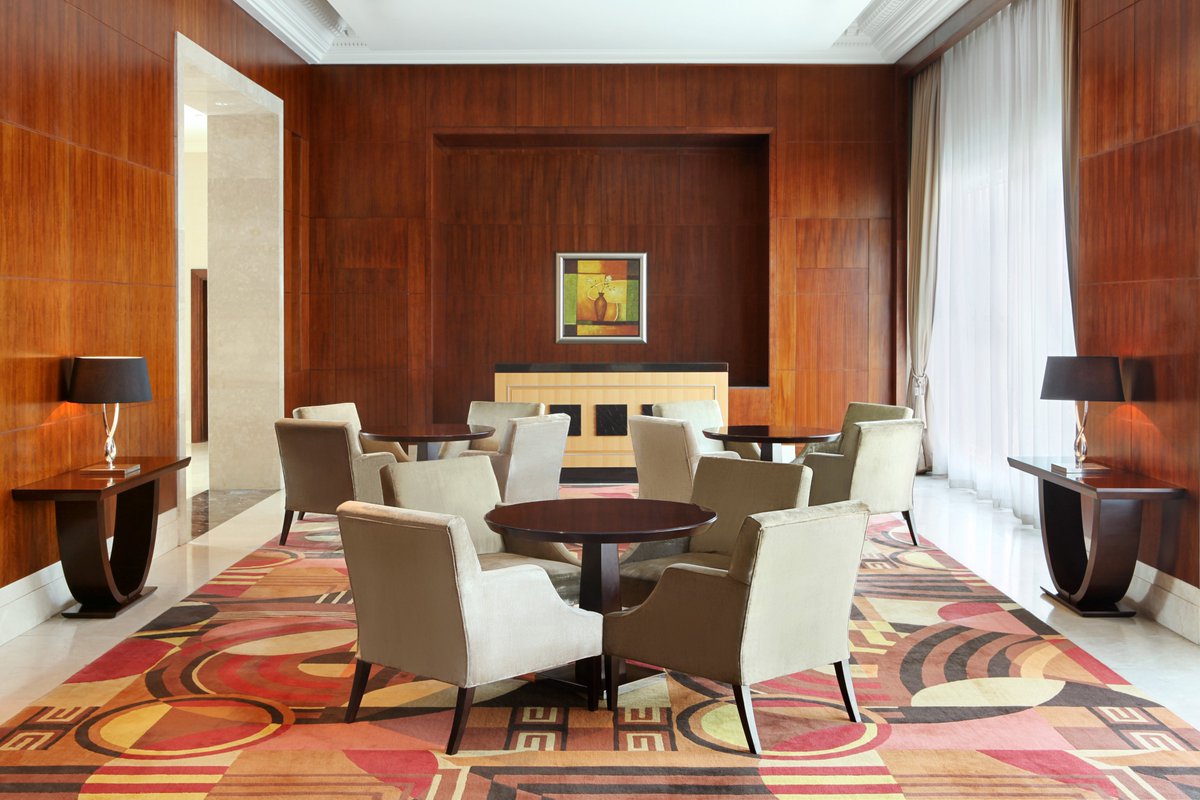 LMTowersMecca's tweet photo. At the lobby of #Le_Méridien_Towers_Makkah
Where your experience begins with elegance and comfort 🤍
Enjoy a refined atmosphere and relaxing seating in the heart of the hotel.

Book your stay now
📞 +966 125 399 999
📱: +966 53 459 1999

#LeMeridienMakkah #MakkahHotels #marriott https://t.co/XXr6u10LAU