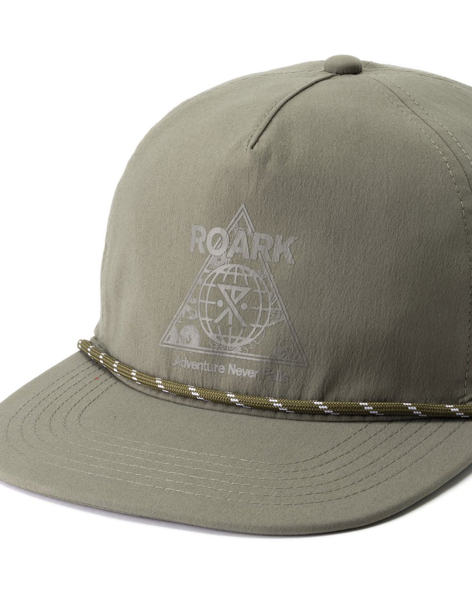 thedaysupplyinc's tweet photo. ROARK | "TRIANGULAR" 5PANEL CAP - MID

Adventure Never Fails" 世界中を旅するROARKを象徴するフレーズを表現した、アイコニックなロゴが印象的な5パネルキャップ。コットンナイロン生地を採用、アジャスターはグログランベルト仕様。
内側スウェットバンドには接触冷感機能のCOOLMAX®を採用。 https://t.co/3R4lGSq6D7