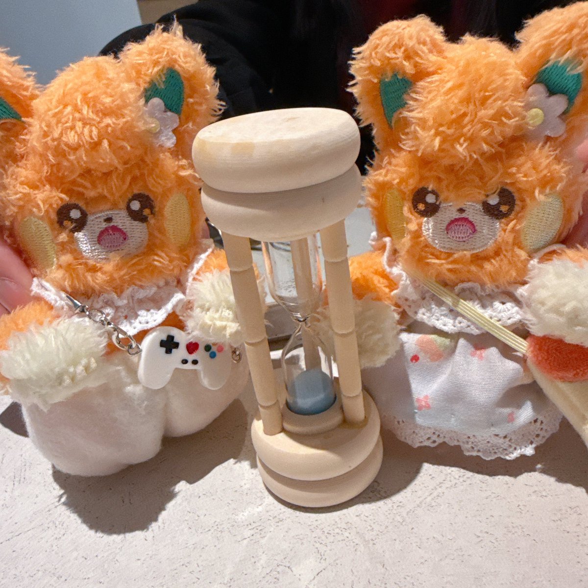 pamonmo1004's tweet photo. 砂時計に夢中
砂が落ちきったら、「これひっくり返して！」の目をしてくる https://t.co/tkLwMSLRNa