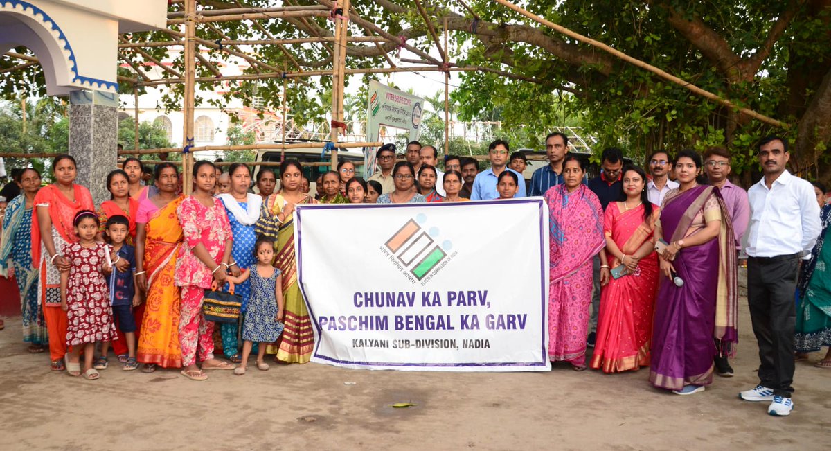 CEOWestBengal's tweet image. ভোটের পর্ব ,পশ্চিমবঙ্গের গর্ব 
SVEEP signature campaign organized for mass awareness at Kalyani of Nadia district, West Bengal.
#WBLA2026 #SVEEP #Campaign 
@ECISVEEP
@SpokespersonECI
@PIBKolkata
@airnews_kolkata 
@deo_nadia