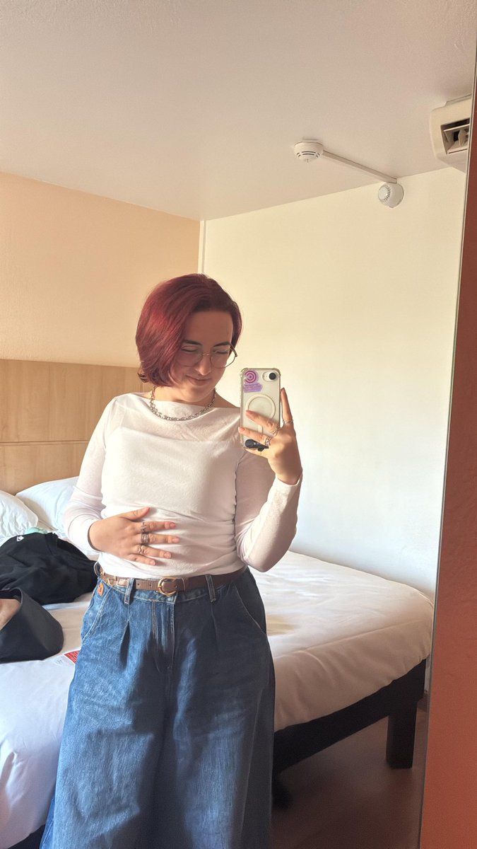 MsDxncx's tweet photo. Je sais pas être à l’heure 😔😔 #LGBTQIAHappyEaster https://t.co/0lIcqUjoIu