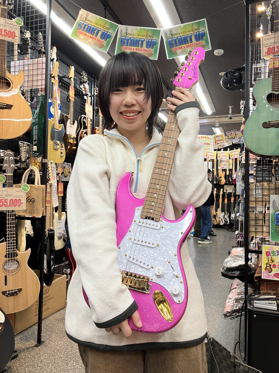 GrassRoots G-SNAPPER-TO = ピンクのキラキラ✨したエレキギターが