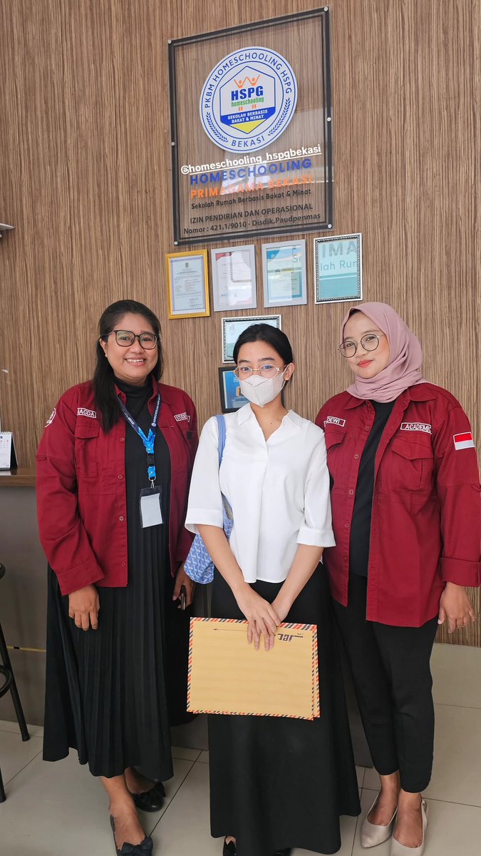 hq update tweet media