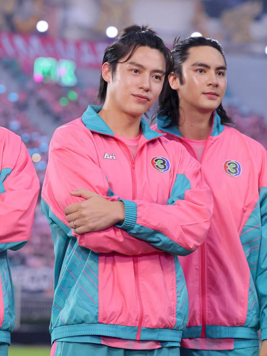 หล่อมากกกก 💗
เก็บตกภาพบรรยากาศงานมหกรรมความบันเทิง 56 ปี ช่อง 3 Land Dom ปีนี้พี่หมากอยู่สีชมพูพั้นซ์ค่ะ ⚽️💕 
.
#56ปีch3landdom 
#mark_prin #หมากปริญ #prinfanclub 
Cr : Hubsub_official