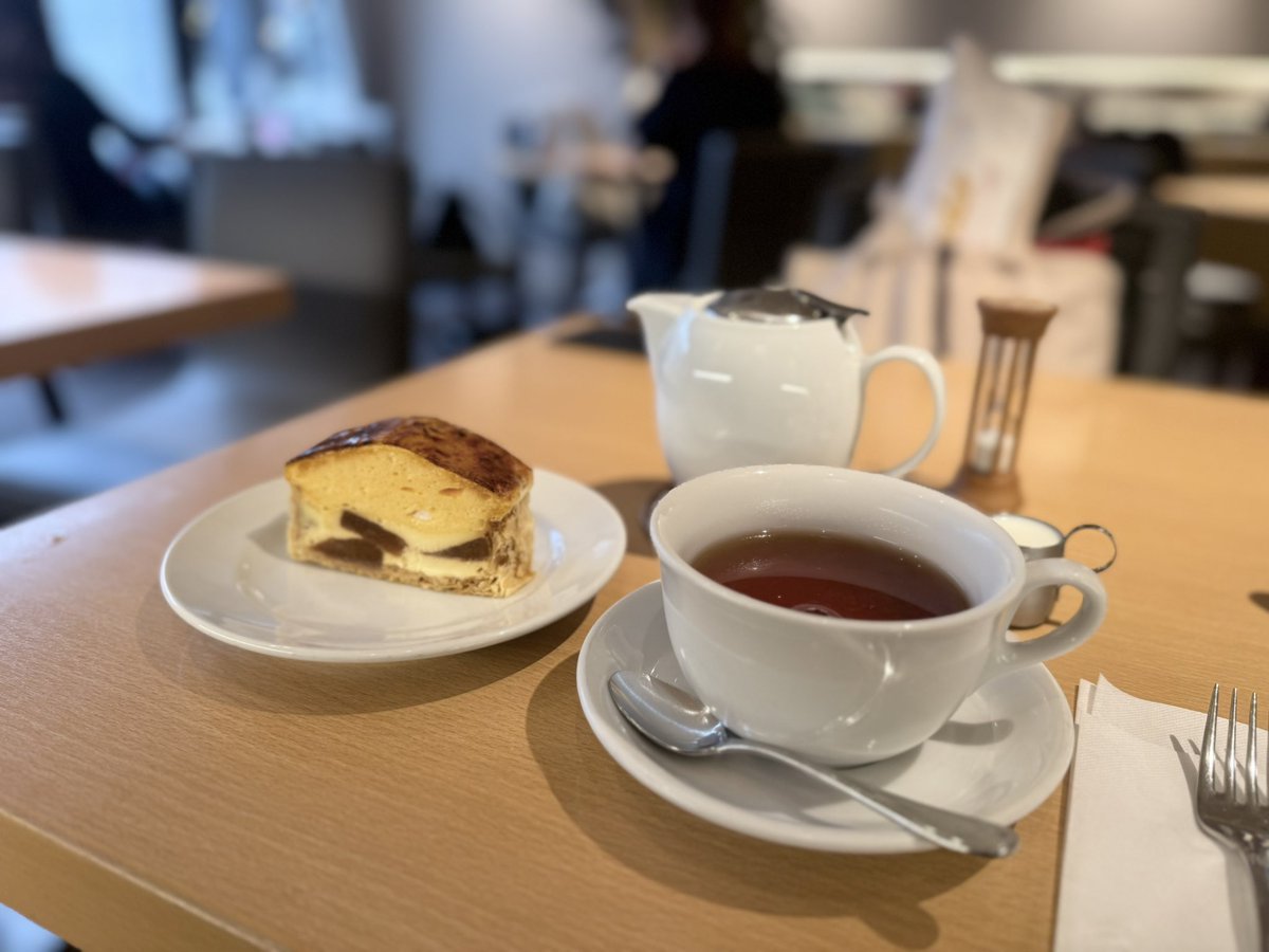 え？喫茶店？行ってるに決まってるじゃないですか
激混みな渋谷を離れて違うところでシブーストとディンブラ
ディンブラを置いているの珍しいなあと
シブーストの優しい甘さと林檎の甘酸っぱさのバランスがよく紅茶でスッキリいい循環
今度はロールケーキかショートケーキが所望です

#Sora喫茶